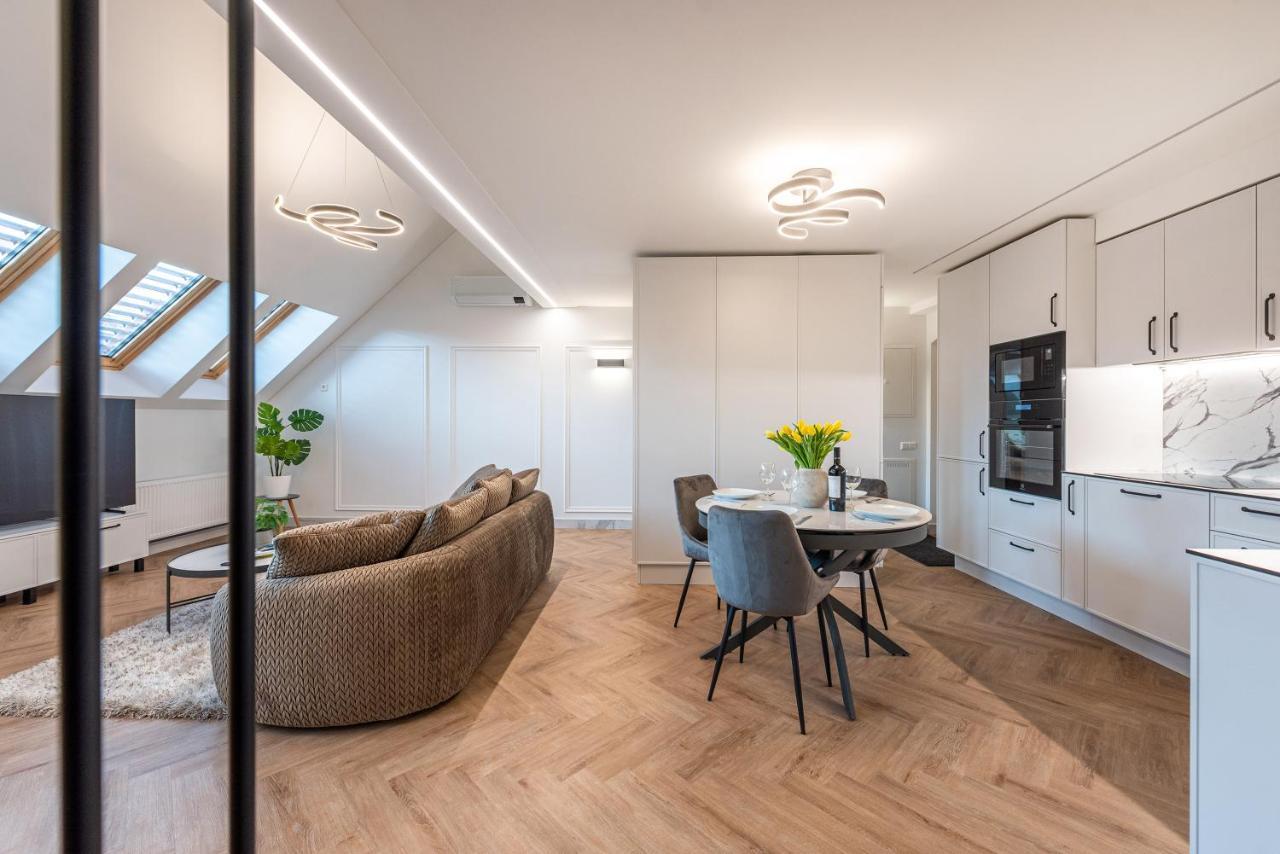 Cohost I Premium Residences I On The Historic Pilies Street I Self Check-In Vilnius Exterior photo