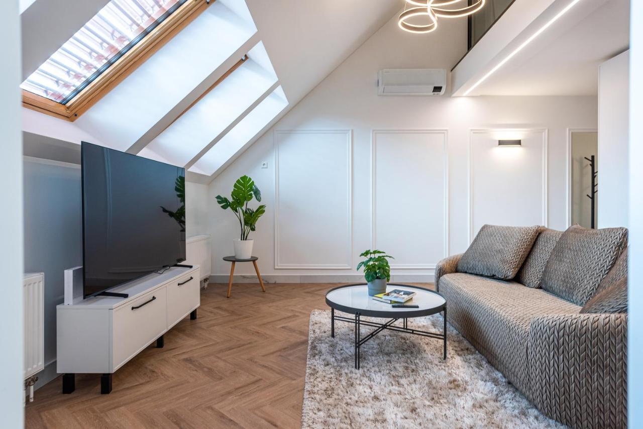 Cohost I Premium Residences I On The Historic Pilies Street I Self Check-In Vilnius Exterior photo