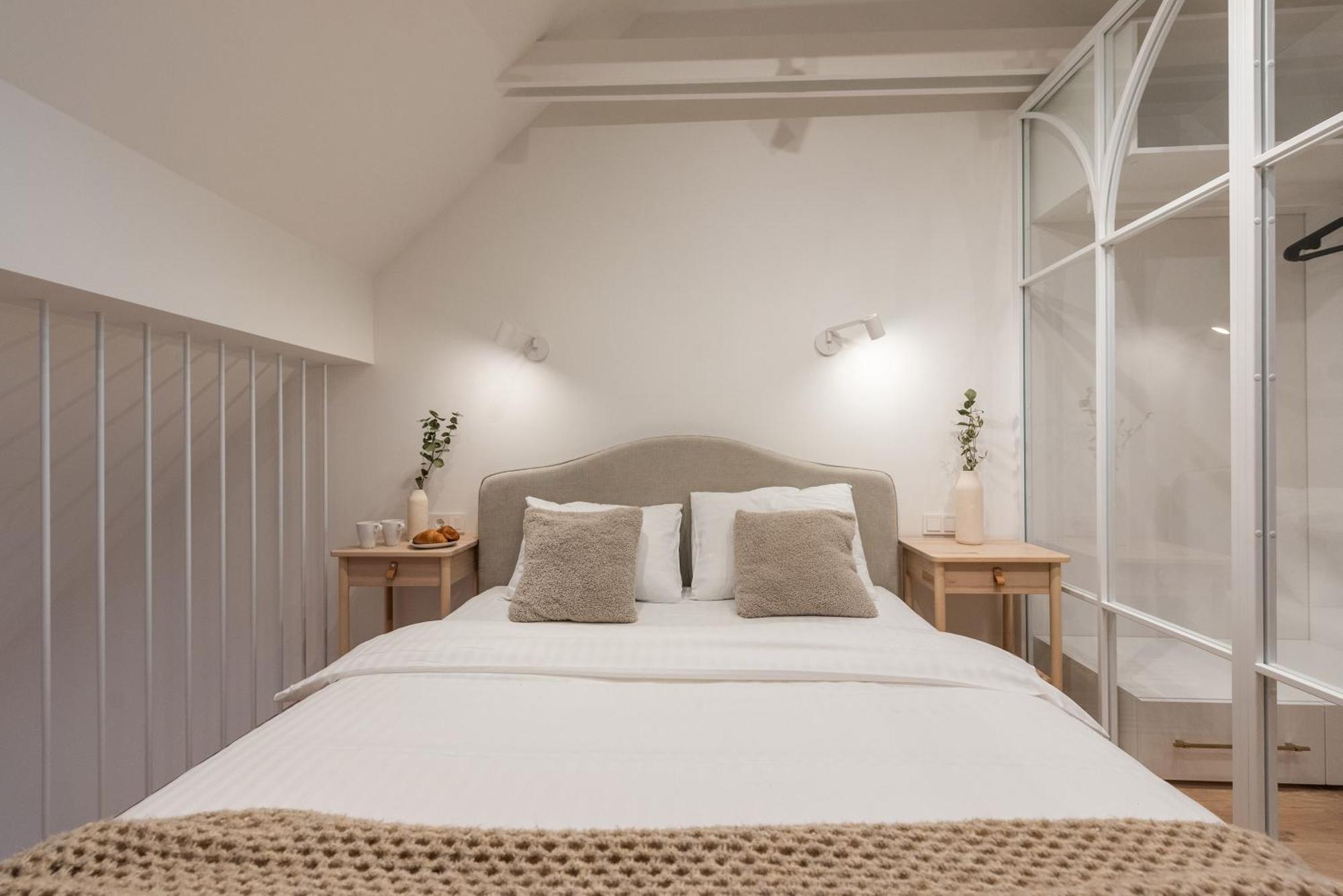 Cohost I Premium Residences I On The Historic Pilies Street I Self Check-In Vilnius Room photo
