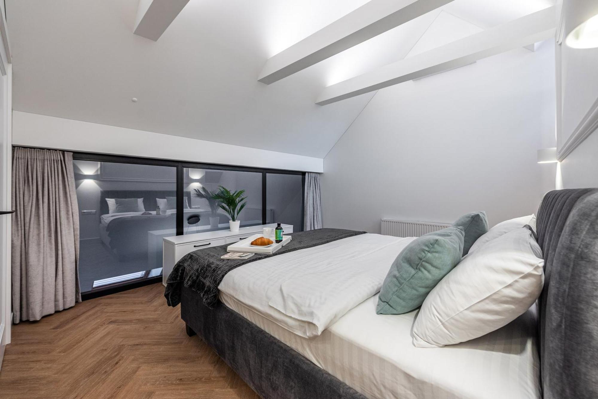 Cohost I Premium Residences I On The Historic Pilies Street I Self Check-In Vilnius Room photo